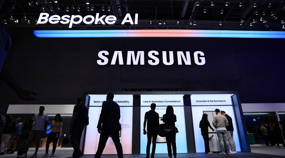 Samsung shares hit fresh record after AI chip boom lifts profit